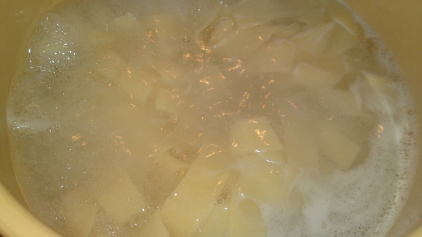 Tagliatelle s dubákmi, cherry paradajkami a zelerovou vňaťou (fotorecept) - obrázok 13