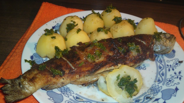 Chrumkavý pstruh na čiernom korení (fotorecept) - obrázok 8