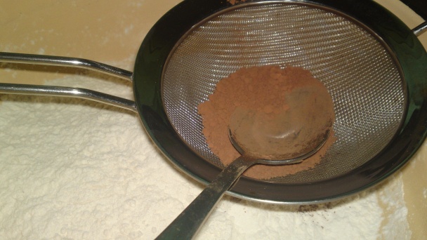 Dvojfarebné prepletané kakaové slimáčiky - moje prvé briošky (fotorecept) - obrázok 1