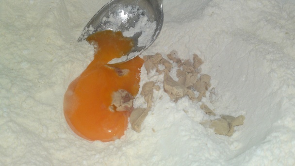 Dvojfarebné prepletané kakaové slimáčiky - moje prvé briošky (fotorecept) - obrázok 4