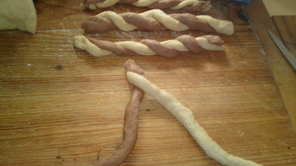 Dvojfarebné prepletané kakaové slimáčiky - moje prvé briošky (fotorecept) - obrázok 13