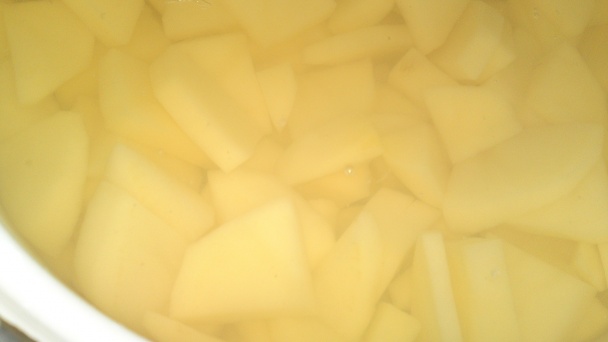 Špenátovo-zemiakové guľky s bryndzou a údenou slaninkou /fotorecept/ - obrázok 1