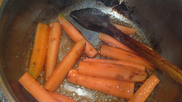 Kuracie prsia plnené glazovanou mrkvičkou v slaninovom kabátiku (fotorecept) - obrázok 5