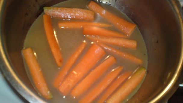 Kuracie prsia plnené glazovanou mrkvičkou v slaninovom kabátiku (fotorecept) - obrázok 6