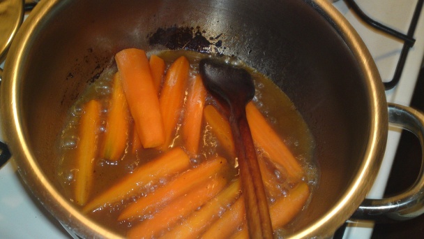 Kuracie prsia plnené glazovanou mrkvičkou v slaninovom kabátiku (fotorecept) - obrázok 7