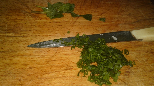 Korenené mäsové guličky v paradajkovo-paprikovej omáčke s jogurtovo-mätovým dipom (fotorecept) - obrázok 5