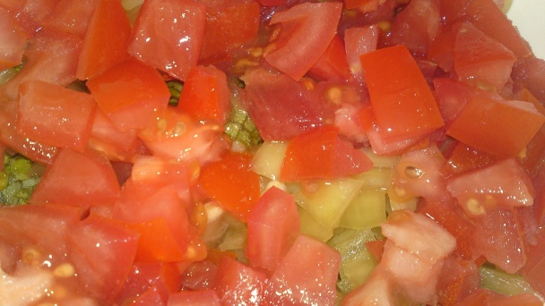 Chrumkavý jarný šalát s medvedím cesnakom, s opraženými mandľami a so syrom (fotorecept) - obrázok 11