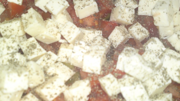 Chrumkavý jarný šalát s medvedím cesnakom, s opraženými mandľami a so syrom (fotorecept) - obrázok 13