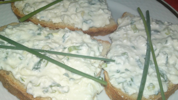 Tvarohovo bryndzová nátierka s medvedím cesnakom (fotorecept) - obrázok 11