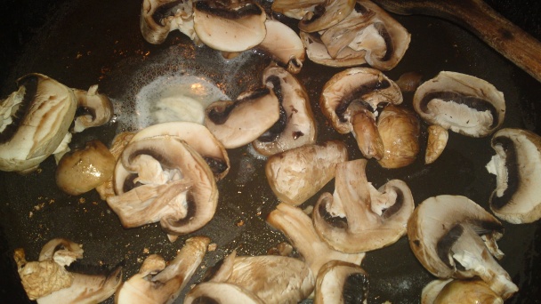 Zemiakovo-šampiňónové fašírky so syrovým krémom z údeného polooštiepka (fotorecept) - obrázok 5