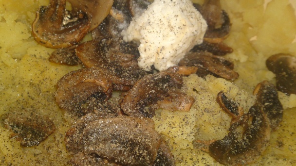 Zemiakovo-šampiňónové fašírky so syrovým krémom z údeného polooštiepka (fotorecept) - obrázok 13