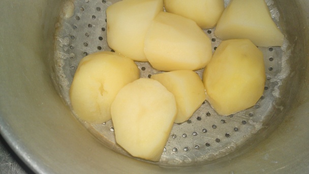 Nové zemiaky s pažítkou ako jarná príloha (fotorecept) - obrázok 4