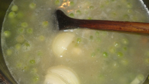 Jarná krémová polievka z cukrového hrášku s čerstvou mätou (fotorecept) - obrázok 9