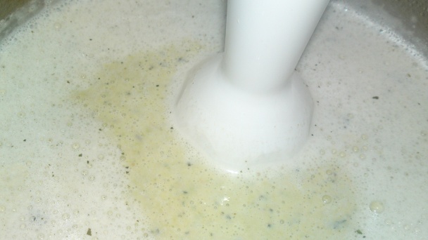 Jarná krémová polievka z cukrového hrášku s čerstvou mätou (fotorecept) - obrázok 13