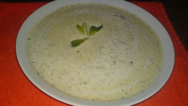 Jarná krémová polievka z cukrového hrášku s čerstvou mätou (fotorecept) - obrázok 15