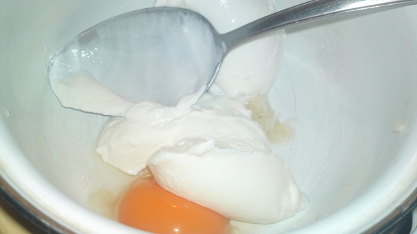 Pečené kuracie stehná na víne s jemným cesnakovým krémom (fotorecept) - obrázok 7