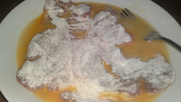 Vyprážaný bravčový rezeň s novými zemiakmi na petržlene aj pre začiatočníkov (fotorecept) - obrázok 4