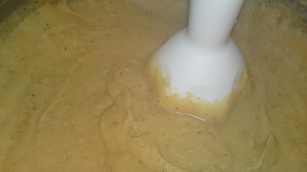 Jednoduchá hrachová kaša s údenými rebrami a s vysmaženými cibuľovými kolieskami (fotorecept) - obrázok 8