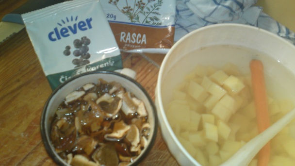 Madarská krémová dubáková polievka s tymianom (fotorecept) - obrázok 1