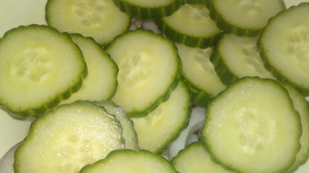 Grécky šalát na pikantný spôsob (fotorecept) - obrázok 2