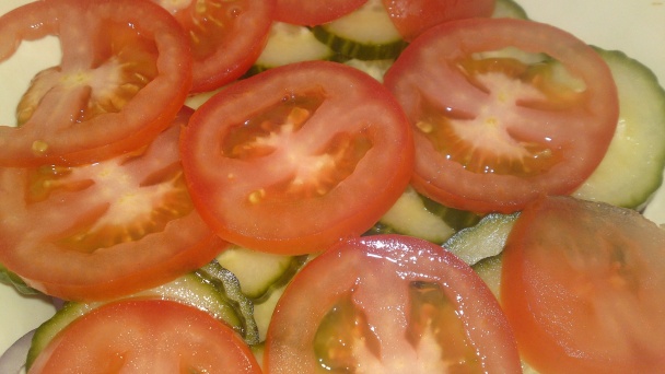 Grécky šalát na pikantný spôsob (fotorecept) - obrázok 3