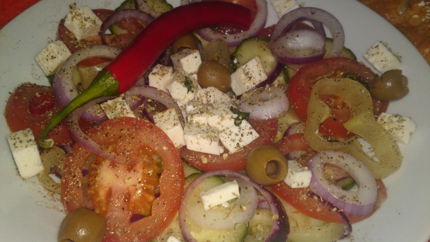 Grécky šalát na pikantný spôsob (fotorecept) - obrázok 9