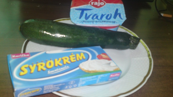 Cuketové predjedlo s tvarohovo, syrovo-jogurtovým krémom s orechmi, cesnakom a bazalkou (fotorecept) - obrázok 1