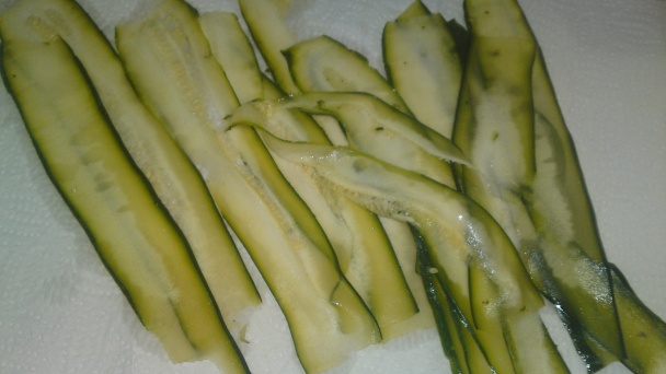 Cuketové predjedlo s tvarohovo, syrovo-jogurtovým krémom s orechmi, cesnakom a bazalkou (fotorecept) - obrázok 5