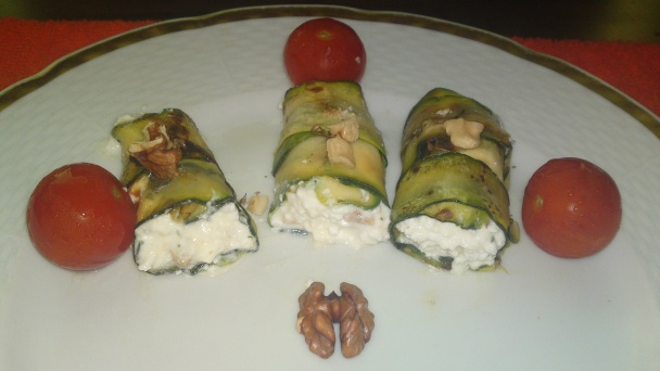 Cuketové predjedlo s tvarohovo, syrovo-jogurtovým krémom s orechmi, cesnakom a bazalkou (fotorecept) - obrázok 15