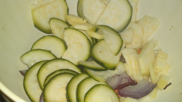 Pikantný letný šalát z cukety a kápie (fotorecept) - obrázok 2