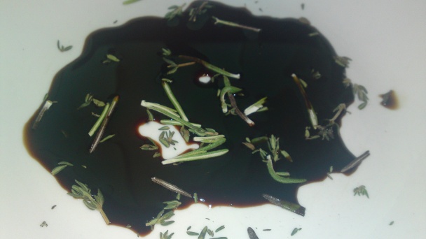 Krkovička marinovaná v aceto balsamico, oleji, tymiane a rozmaríne (fotorecept) - obrázok 5