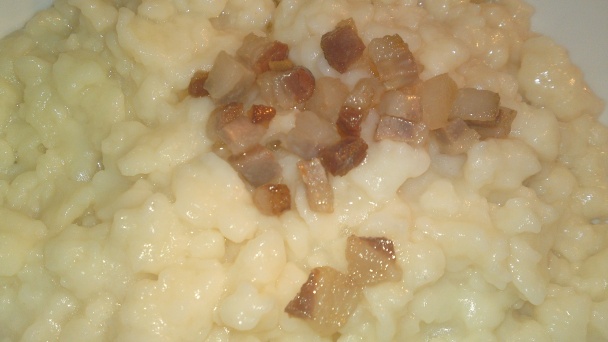 Jogurtové halušky s tvarohom a údenou slaninkou (fotorecept) - obrázok 11