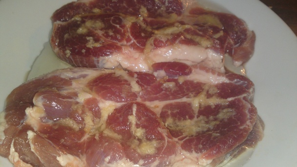 Krkovička pečená na jablkách, kyslej kapuste a cibuli (fotorecept) - obrázok 4