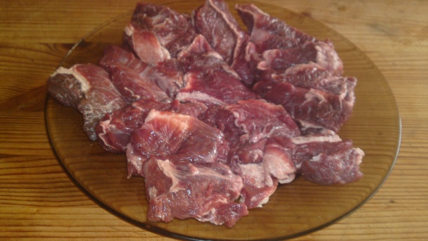 Hovädzie líčka na červenom víne, koreňovej zelenine a suchohríboch (fotorecept) - obrázok 3