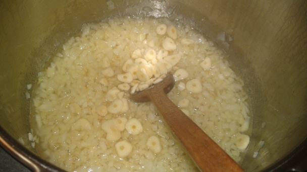 Hovädzie líčka na červenom víne, koreňovej zelenine a suchohríboch (fotorecept) - obrázok 5