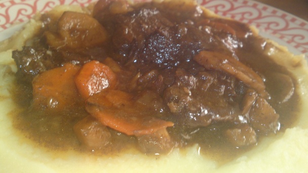 Hovädzie líčka na červenom víne, koreňovej zelenine a suchohríboch (fotorecept) - obrázok 17