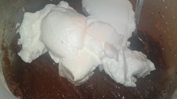 Torta plná orechov s rumom a čokoládou na štýl Op Art (fotorecept) - obrázok 7