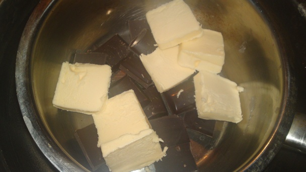 Torta plná orechov s rumom a čokoládou na štýl Op Art (fotorecept) - obrázok 20