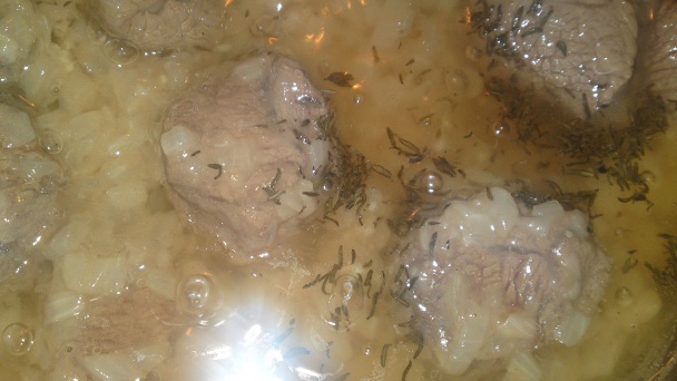 Jelenie stehno na červenom víne s čučoriedkovým lekvárom a s dubákmi (fotorecept) - obrázok 12