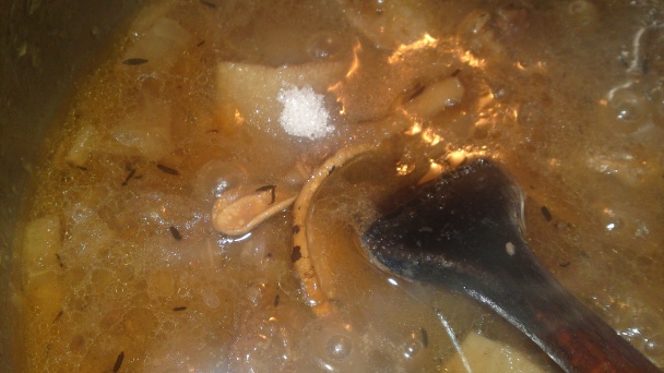 Jelenie stehno na červenom víne s čučoriedkovým lekvárom a s dubákmi (fotorecept) - obrázok 17