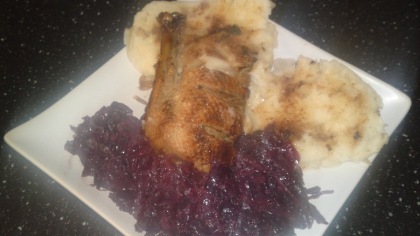 Pomaly pečená domáca kačka s červenou kapustou a so žemľovou knedľou (fotorecept) - obrázok 10