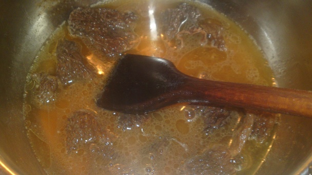 Slepačie stehná v krémovej omáčke so smrčkami (fotorecept) - obrázok 8