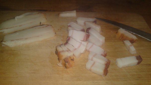 Pečené králičie stehná na tymiane špikované údenou slaninou a cesnakom (fotorecept) - obrázok 2