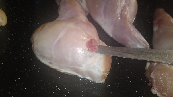 Pečené králičie stehná na tymiane špikované údenou slaninou a cesnakom (fotorecept) - obrázok 4