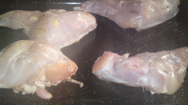 Pečené králičie stehná na tymiane špikované údenou slaninou a cesnakom (fotorecept) - obrázok 7