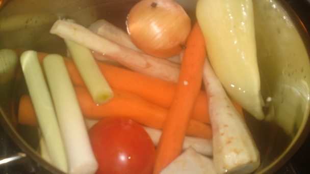 Sviatočná nedeľná polievka z perličky (fotorecept) - obrázok 1