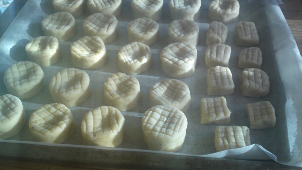 Krehké nekysnuté rýchle syrové pagáčiky s pecorinom a sezamom (fotorecept) - obrázok 17