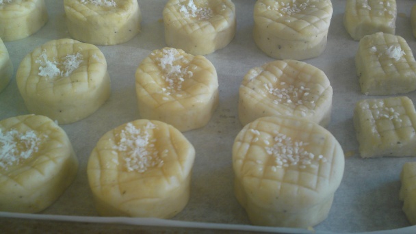 Krehké nekysnuté rýchle syrové pagáčiky s pecorinom a sezamom (fotorecept) - obrázok 19