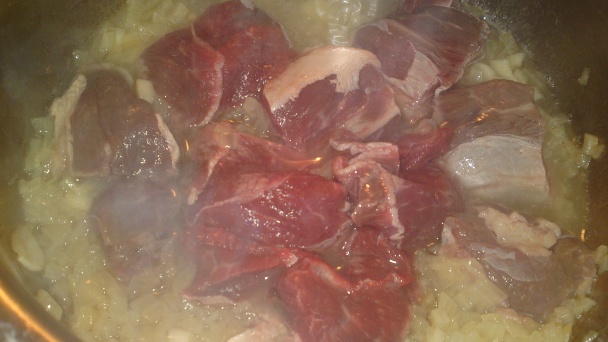 Hovädzie kocky na cesnaku a rasci (fotorecept) - obrázok 8