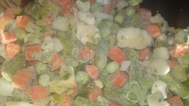 Zasmažená polievka z miešanej mrazenej zeleniny s krupicovými haluškami (fotorecept) - obrázok 1